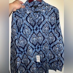 Long sleeve collared shirt - size large
